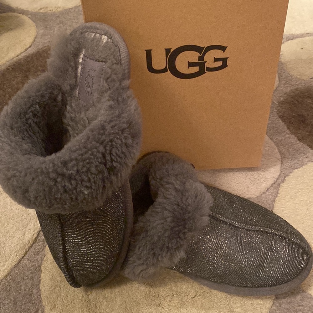 GREY UGG SLIPPERS!